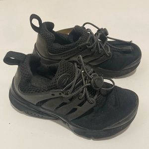 Nike black light weight sneakers size 11